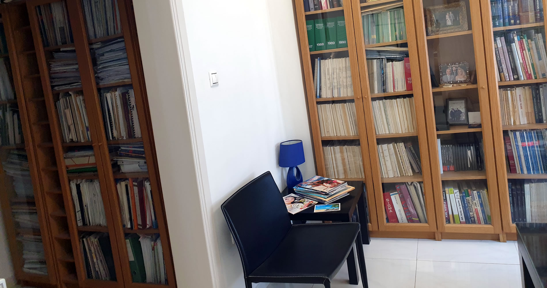 Ματθαίος Παπακυρίτσης,Οδοντίατρος,προληπτική,αισθητική,επανορθωτική,οικογενειακή οδοντιατρική,χειρουργική στόματος και οδοντικά εμφυτεύματα